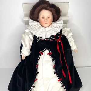 VINTAGE HEIRLOOM DOLLS "ELIZABETH I" DOLL+BOX+STAND